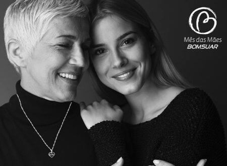 Foto preto e branco de mãe e filha